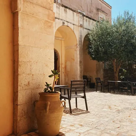 Palazzo Gambuzza Aparthotel