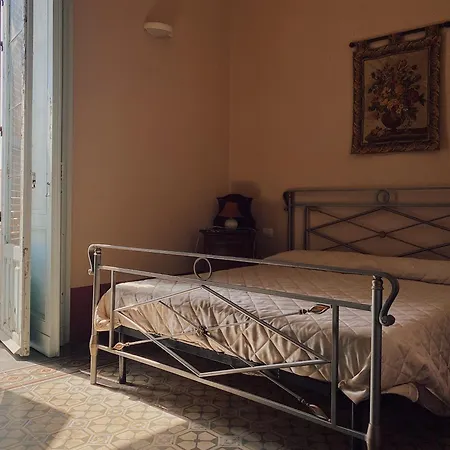 Palazzo Gambuzza Апарт-отель Испика