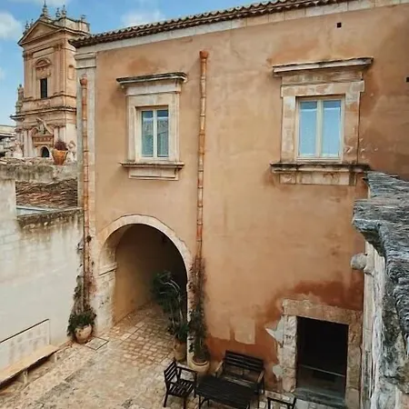 Palazzo Gambuzza 4*